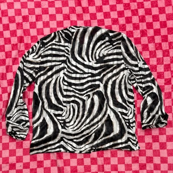 Draper’s & Damon’s Stylish Zebra Print Women's Blouse - Picture 7 of 7